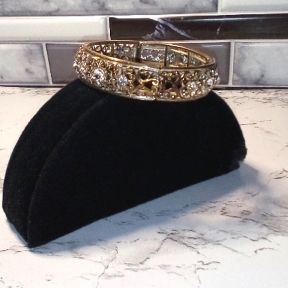 Filagree and Scroll Multi- tone and Rhinestone Stretch Bracelet - Picture 2 of 9